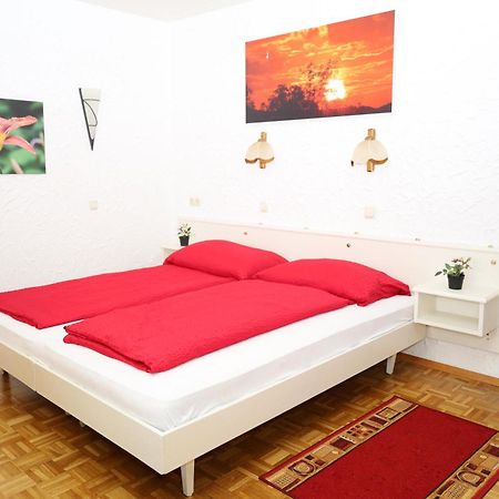 Ferienwohnung Schellander Privatstrand Velden am Worthersee Bagian luar foto